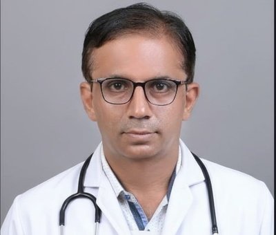 Dr Lokesh Arora - Senior Consultant Ophthalmologist